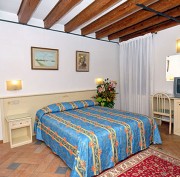 Veniceapartments.org