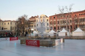 Pista di pattinaggio su ghiaccio a Venezia