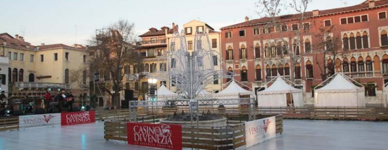 Pista di pattinaggio su ghiaccio a Venezia